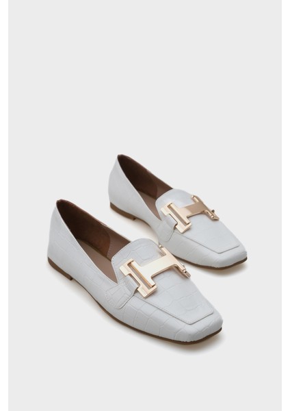 Küt Burunlu Metal Toka Aksesuarlı Kadın Loafer