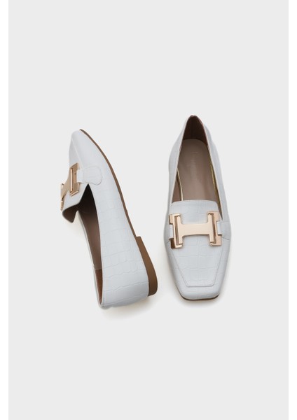 Küt Burunlu Metal Toka Aksesuarlı Kadın Loafer