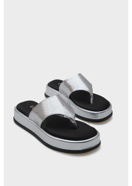 Dolgu Topuklu Taşlı Parmak Arasıı Kadın Terlik