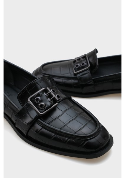 Metal Tokalı Kadın Loafer Ayakkabı