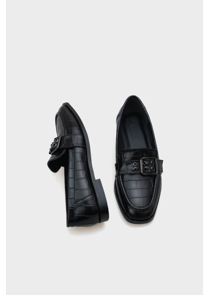 Metal Tokalı Kadın Loafer Ayakkabı