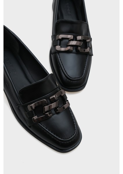 Metal Tokalı Kadın Loafer Ayakkabı