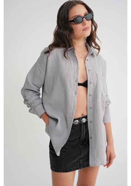 3833 Kadın Oversize Cepli Müslin Gömlek Gri indirimleri