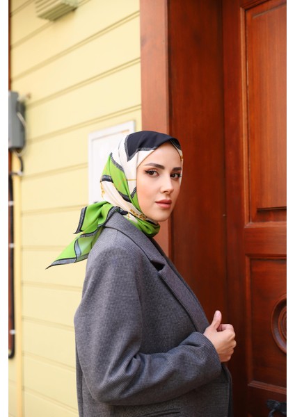 Sevda Zincir Desenli Eşarp Benetton