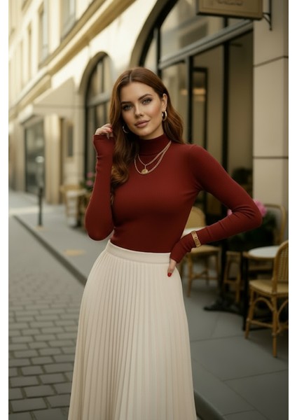 Parmak Geçmeli Kadın Body – Esnek Kumaş