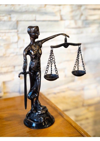 Pirinç Adalet Heykeli Oksitli