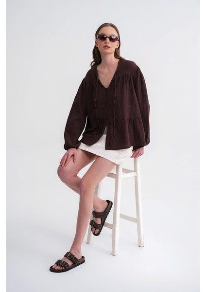 4563 Kadın Yakası Bağlamalı Kolu Lastikli Bol Müslin Gömlek Kahve fiyatları