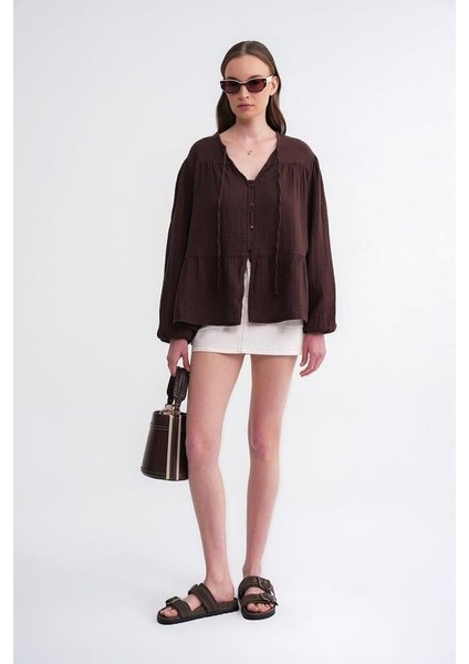 4563 Kadın Yakası Bağlamalı Kolu Lastikli Bol Müslin Gömlek Kahve modelleri