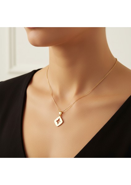 8 Ayar Altın Kolye Ucu Eşkenar Dörtgen GM3678 0.5 gr