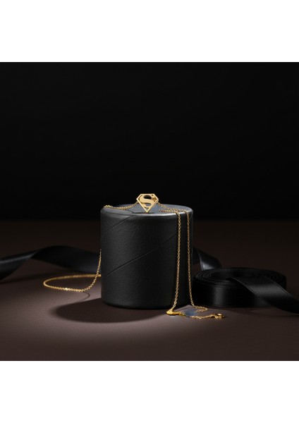 8 Ayar Altın Kolye Ucu Süpermen GM9210 0.5 gr modelleri