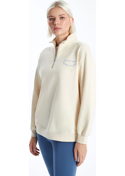 Xsıde Bej Dik Yaka Nakışlı Oversize Kadın Kalın Sweatshirt