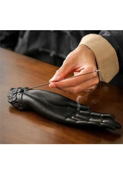 Siyah El Şeklinde Tütsülük