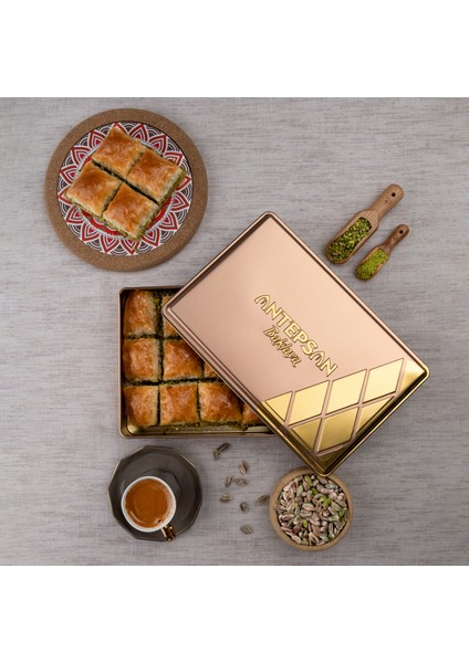 Antep Fıstıklı Kare Baklava 800 G
