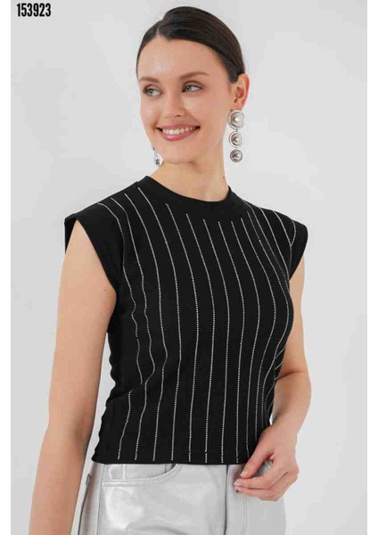 Sıfır Kol Taşlı Bluz-Siyah, Kırmızı Gül Figürlü Kolye Hediye