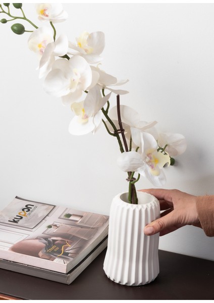 Dekoratif Çizgili Vazo – Modern Seramik Görünümlü Ev ve Ofis Dekoru fırsatları