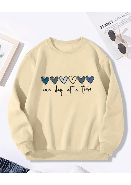 Kalp Baskı Detaylı Bisiklet Yaka Içi Polarlı Sweatshirt