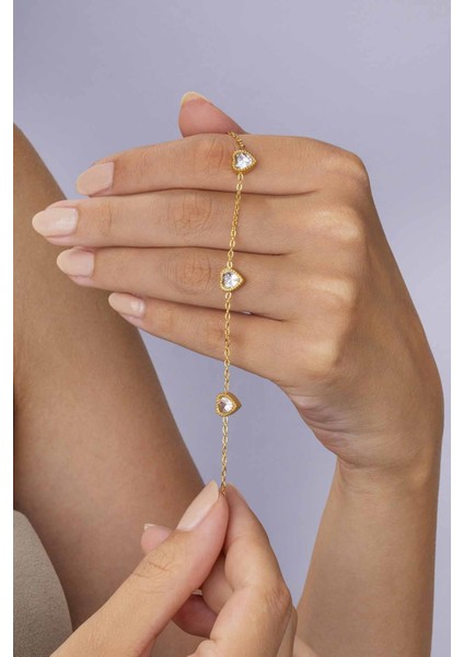 Beyaz Taşlı Kalp Geçişli Altın Kaplama Çelik Kadın Bileklik fiyatları