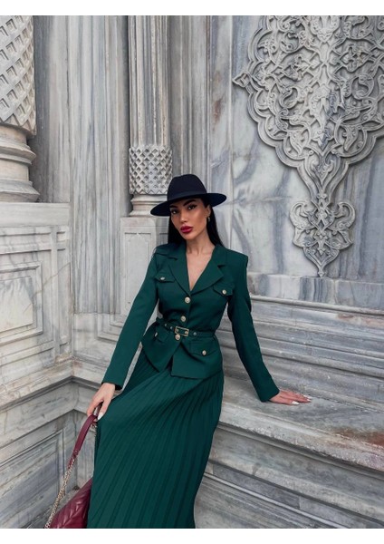 Yeşil Kemerli Blazer Ceket ve Piliseli Etek Takım