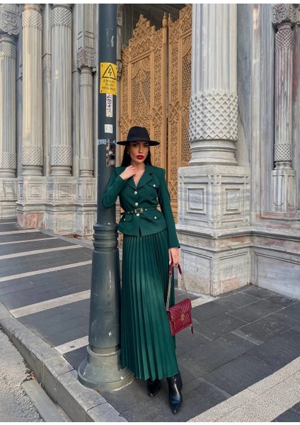 Yeşil Kemerli Blazer Ceket ve Piliseli Etek Takım