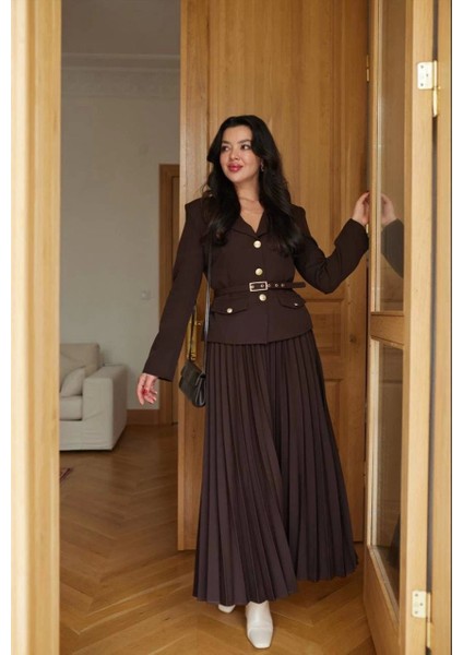 Kahverengi Kemerli Blazer Ceket ve Piliseli Takım fırsatları