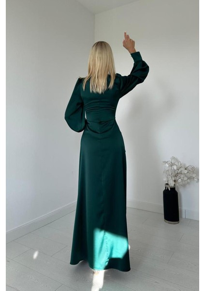 Yanı Büzgülü Yırtmaçlı Saten Elbise fırsatları