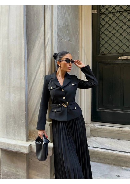 Siyah Kemerli Blazer Ceket ve Piliseli Takım