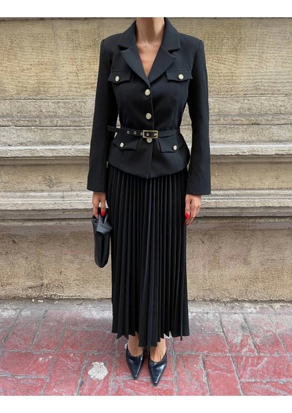 Siyah Kemerli Blazer Ceket ve Piliseli Takım fırsatları