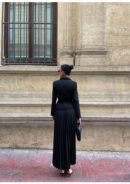 Siyah Kemerli Blazer Ceket ve Piliseli Takım indirimleri