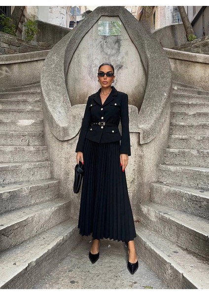 Siyah Kemerli Blazer Ceket ve Piliseli Takım