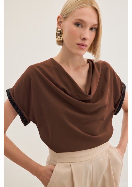 Kollar Taş Detaylı Salaş Bluz - Kahve