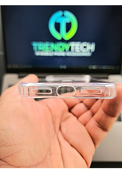 iPhone 17 Pro Max Yüksek Kalite Magsafe Destekli Darbe Emici Özellikli Orta Sertlikte Şeffaf Kılıf