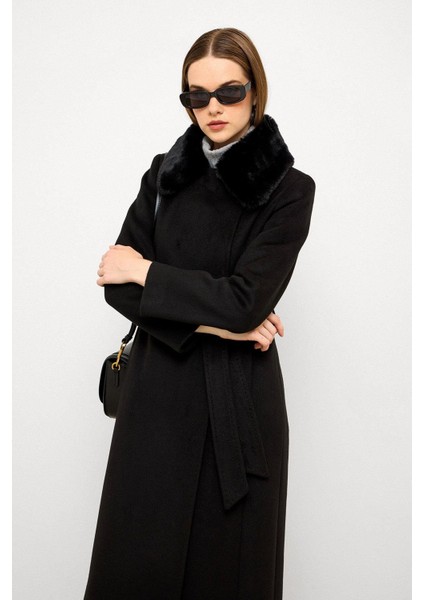Yakası Çıkabilen Kürklü Punto Dikiş Detaylı Premium Uzun Kaban Siyah 3092
