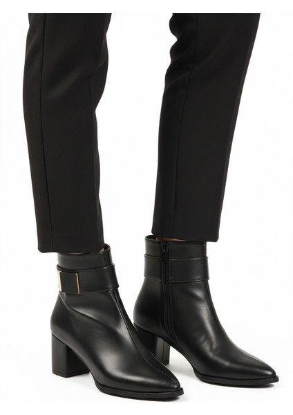 Siyah Dar Kalıp Streç Bilek Boy Sivri Burun Polarlı Topuklu Kadın Bot 262326 Z