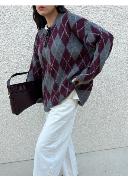 Kadın Bordo Oversize Şardonlu Ekoseli Yumoş Kazak 5581 modelleri
