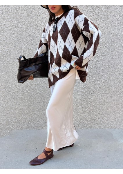 Kadın Kahve Oversize Şardonlu Ekoseli Yumoş Kazak 5581 fiyatları