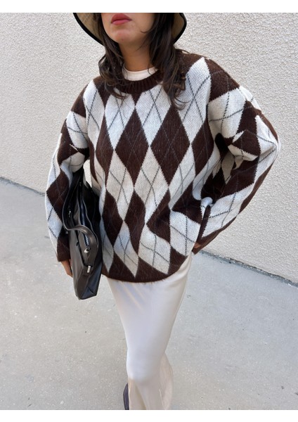 Kadın Kahve Oversize Şardonlu Ekoseli Yumoş Kazak 5581 modelleri