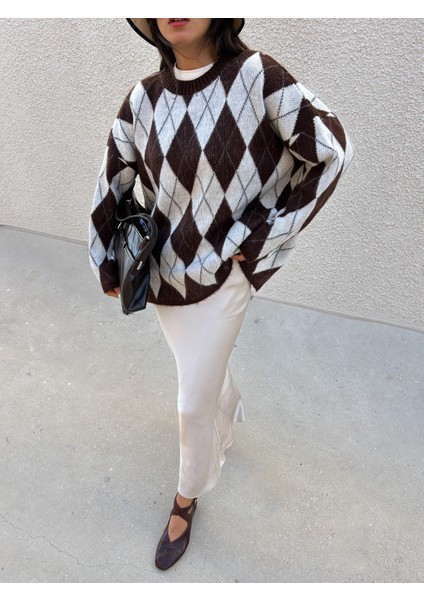 Kadın Kahve Oversize Şardonlu Ekoseli Yumoş Kazak 5581 fırsatları