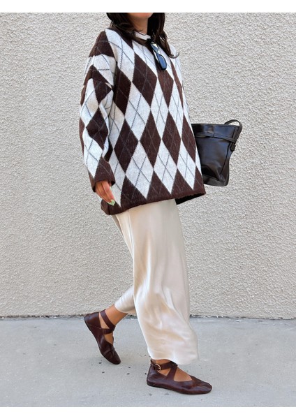 Kadın Kahve Oversize Şardonlu Ekoseli Yumoş Kazak 5581 indirimleri