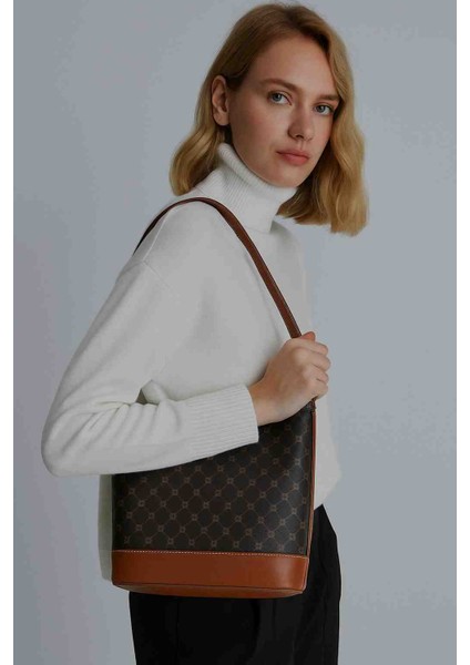 Logo Desenli Medium Omuz Çantası fırsatları