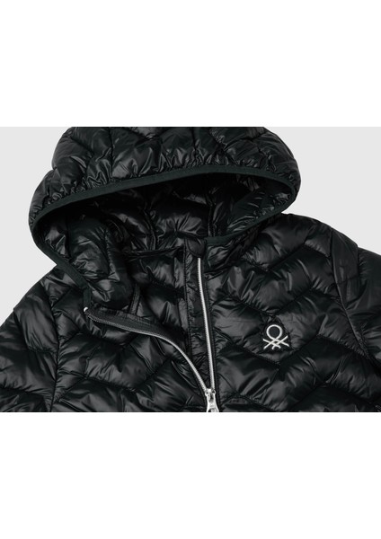 Kız Çocuk Siyah Simli Logo Detaylı Kapüşonlu Mevsimlik Ince Mont modelleri