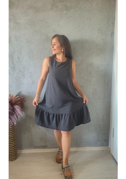 Eteği Fırfırlı Kolsuz Elbise