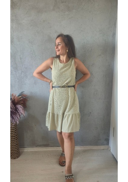 Eteği Fırfırlı Kolsuz Elbise