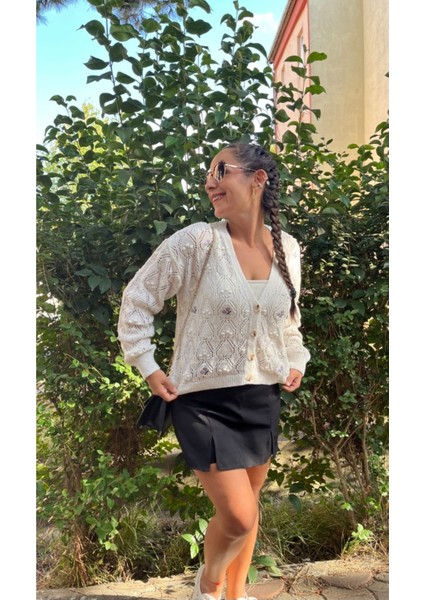 Çıçek Detaylı Ajur Hırka