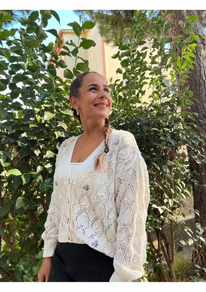 Çıçek Detaylı Ajur Hırka fırsatları