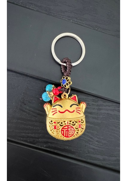 Feng Shui Bereket ve Şans Kedisi Anahtarlığı (Maneki Neko Kırmızı Detaylı Gold Anahtarlık)