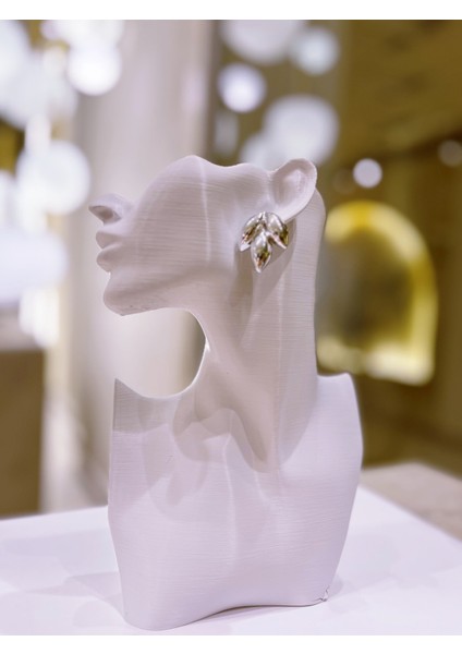 Üç Yaprak Gümüş Renginde Zara Model Küpe 1 Çift fırsatları