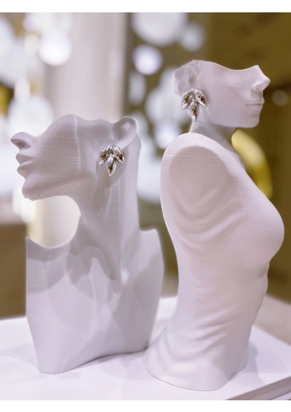 Üç Yaprak Gümüş Renginde Zara Model Küpe 1 Çift