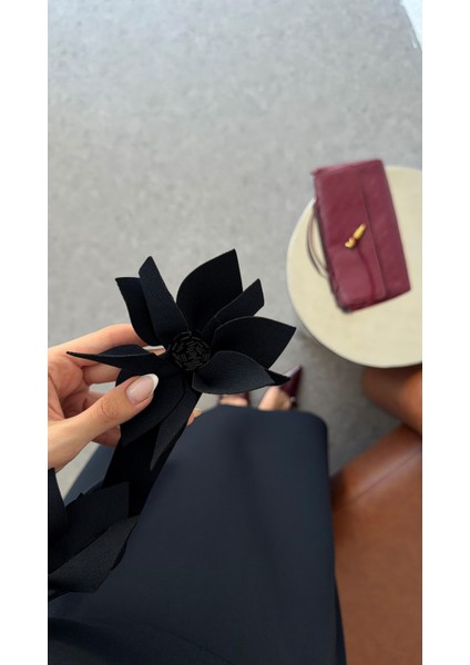 Çiçek Broşlu Lacivert Elbise indirimleri