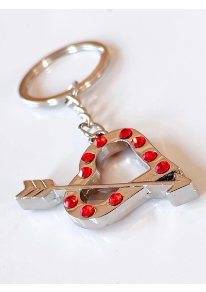 Kırmızı Taşlı Ok ve Kalp Şeklinde Metal Anahtarlık