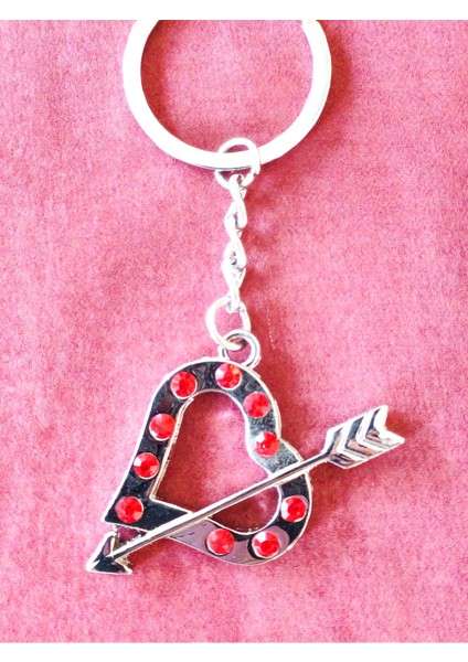 Kırmızı Taşlı Ok ve Kalp Şeklinde Metal Anahtarlık fırsatları